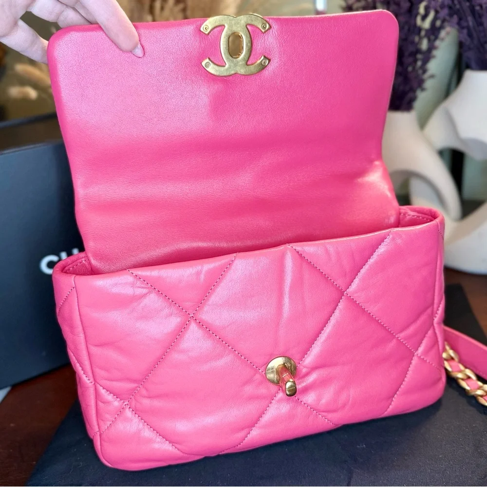 EUC CHANEL 19 Quilted Lambskin Leather Flap Bag in Shiny Pink
